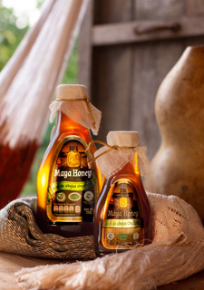 un par de envases de Maya Honey